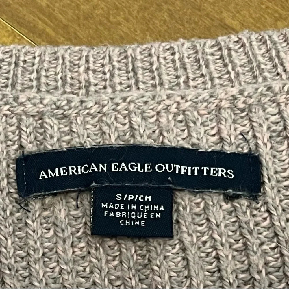 American Eagle v-neck sweater Size Small - Picture 4 of 13